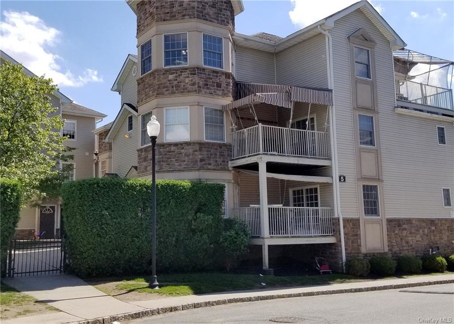 5 Horizon Ct unit 302, Monsey, NY 10952 - photo 1