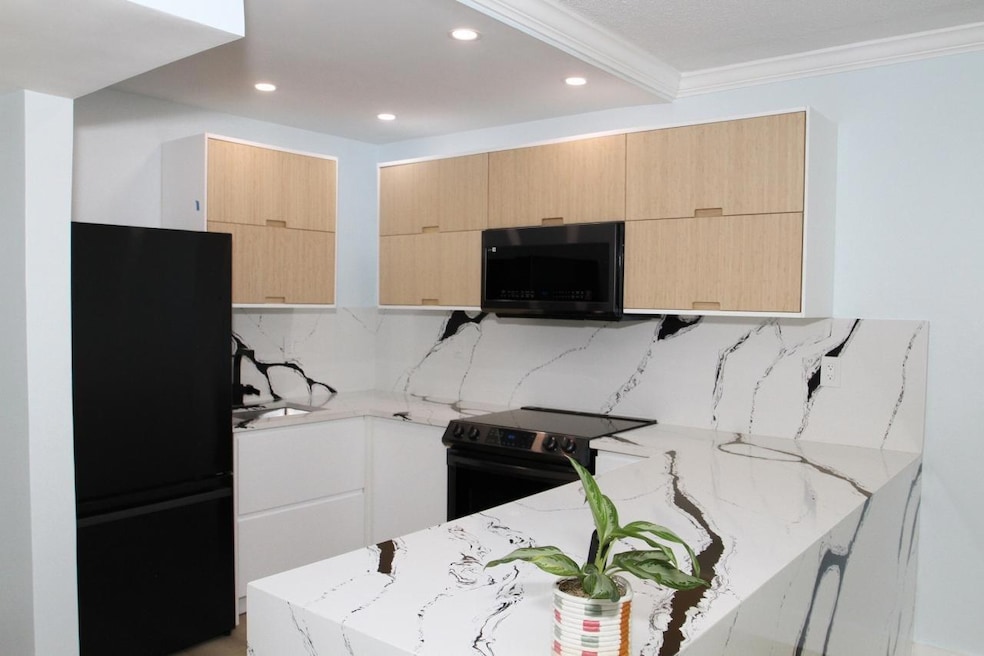 101 SE 6th Ave unit 5, Pompano Beach, FL 33060 - photo 1