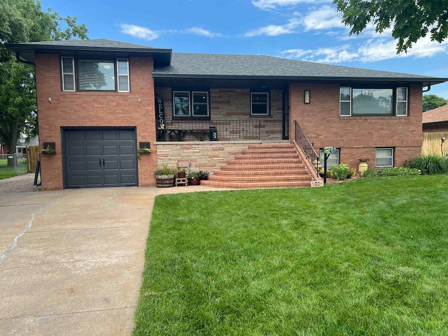 1405 W B St, North Platte, NE 69101 - photo 1