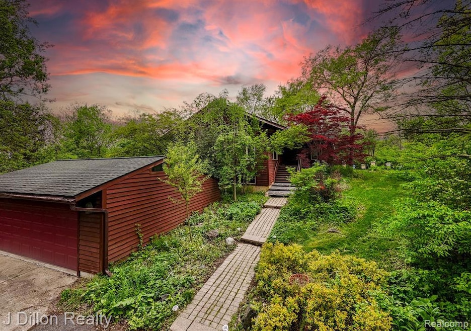 7250 Fosdick Rd, Saline, MI 48176 - photo 1