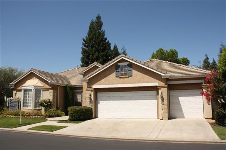 One of only 5 homes in Fontana Delfino with a 3 CA