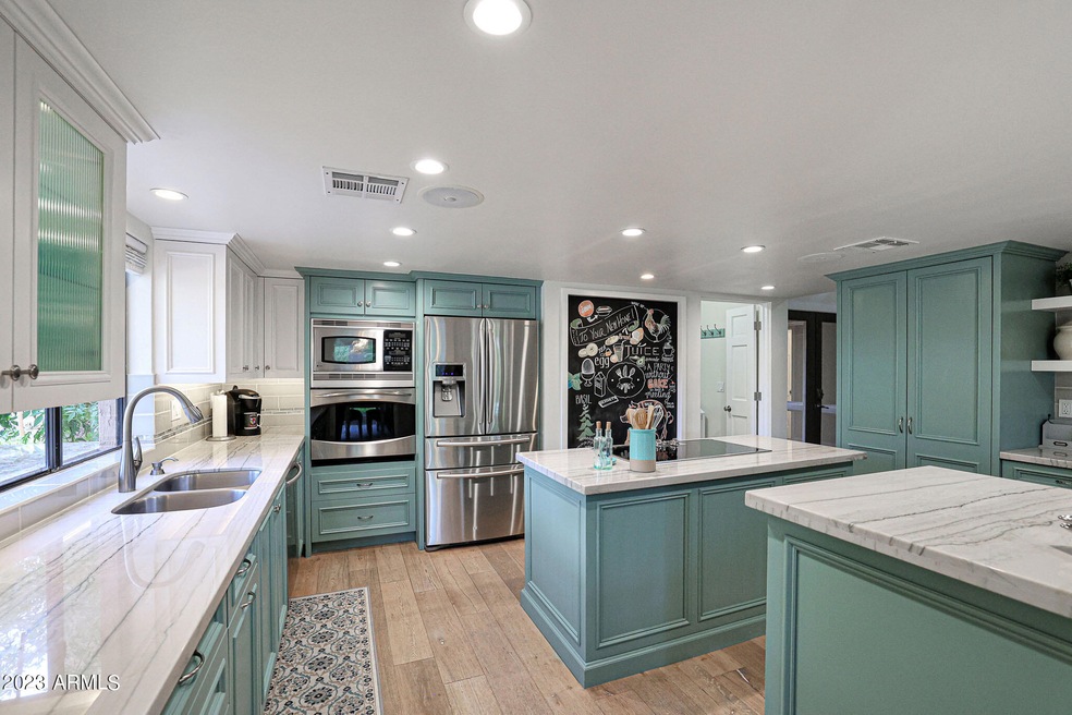 10614 N 11th Place, Phoenix, AZ 85020 - photo 1