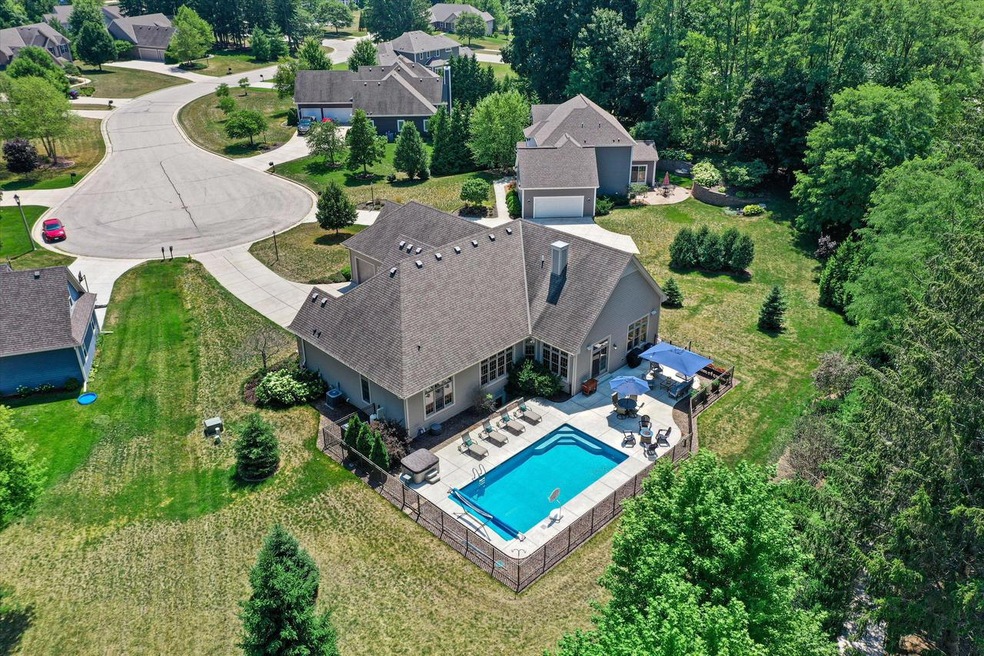 Cul de sac & in-ground pool