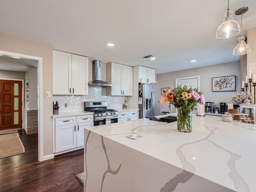 1615 Willowby Dr, Houston, TX 77008 - photo 1