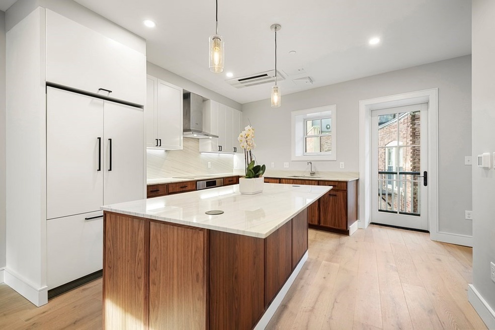 471 Hanover St unit 3, Boston, MA 02113 - photo 1