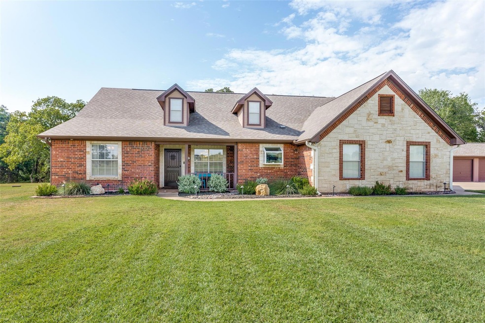 152 Harmony Cir, Weatherford, TX 76087 - photo 1