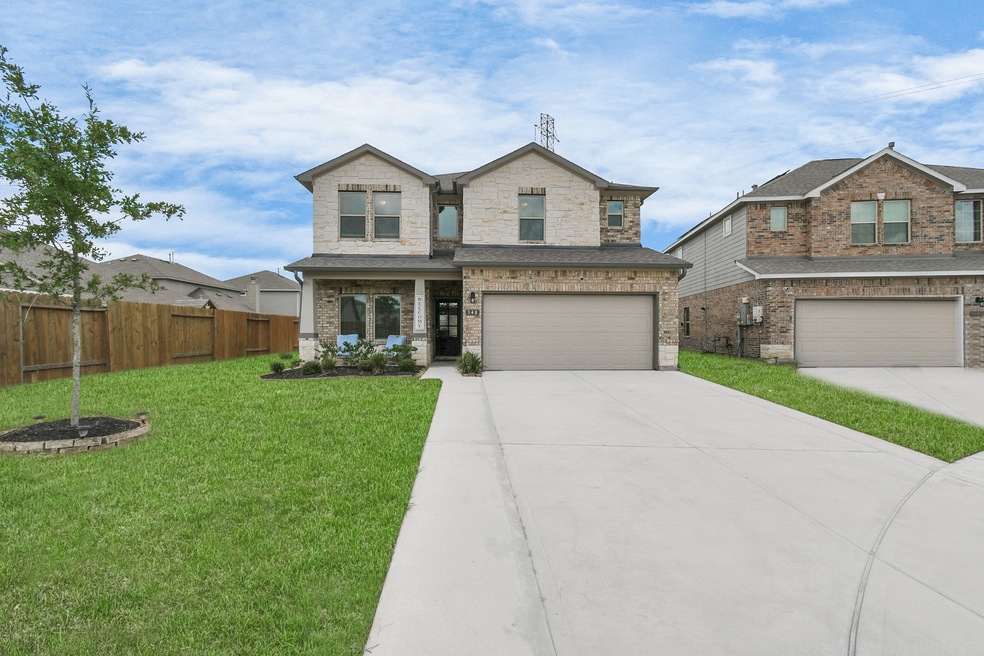 348 Selah Ct, Alvin, TX 77511 - photo 1