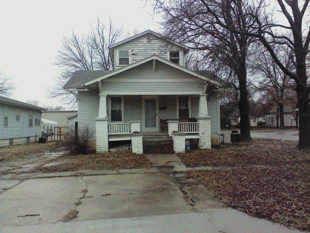 2930 Washington Ave, Parsons, KS 67357 - photo 1