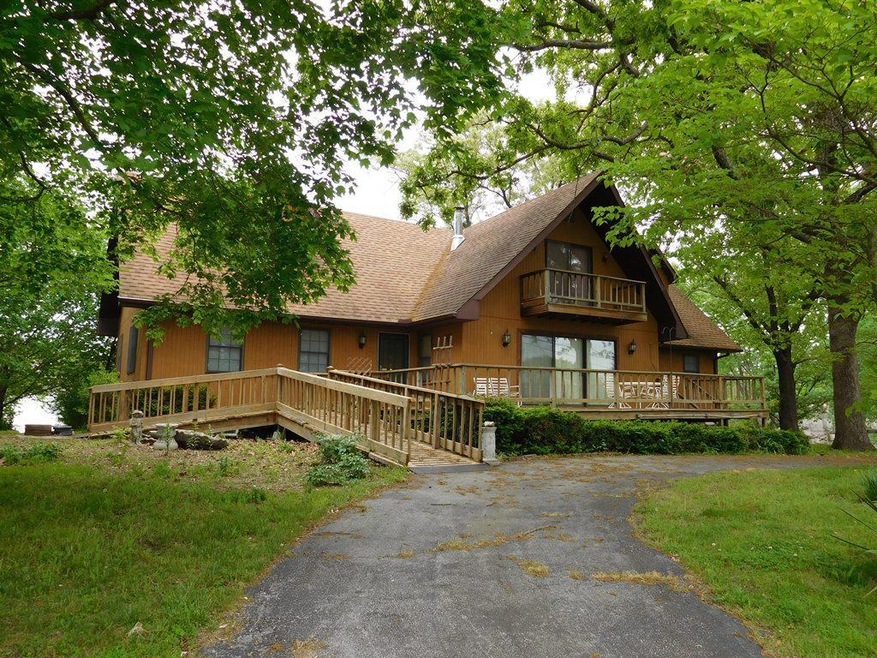 BEAUTIFUL LAKE HOME!