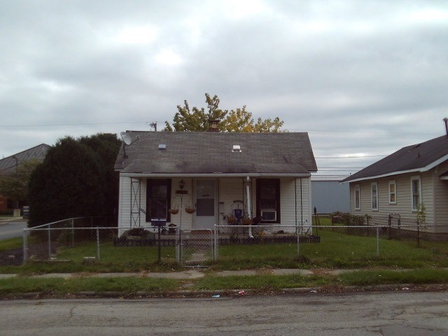 2412 S Elm St, Muncie, IN 47302 - photo 1