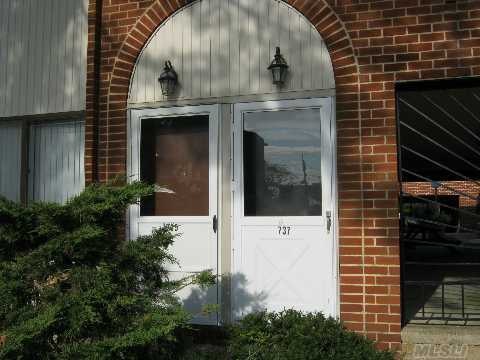 143 Grove Ave unit 2nd Fl, Cedarhurst, NY 11516 - photo 1