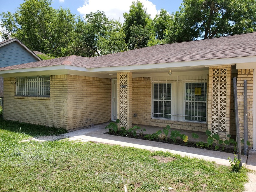 3412 Collingsworth St, Houston, TX 77026 - photo 1