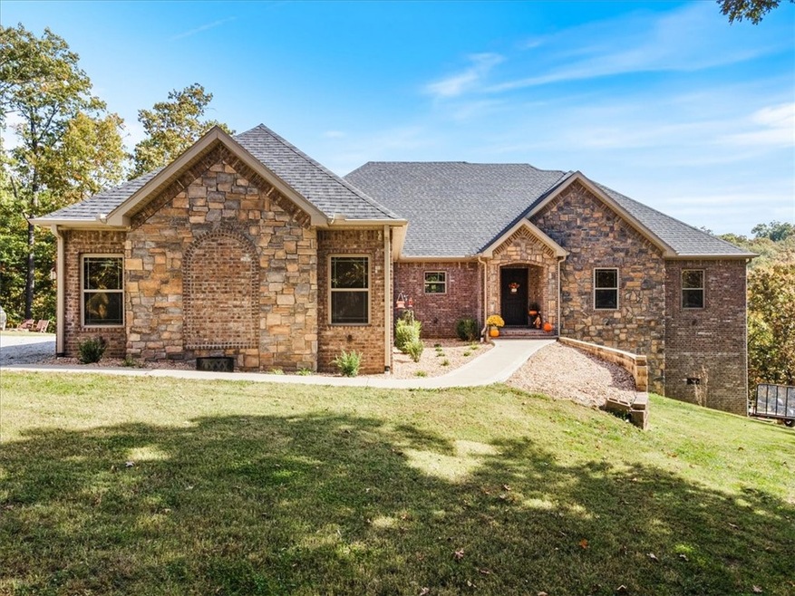 Beautiful 4 bedroom home on the edge od Bentonville!