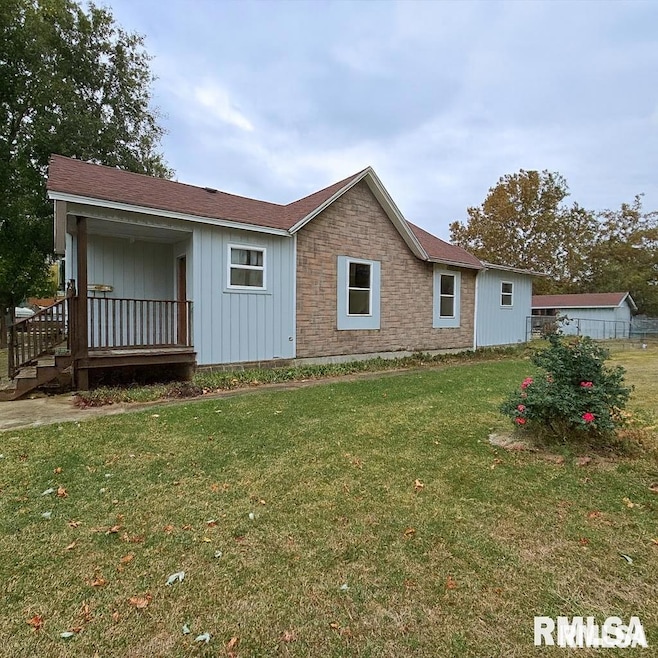1121 N Benedict St, Chillicothe, IL 61523 - photo 1