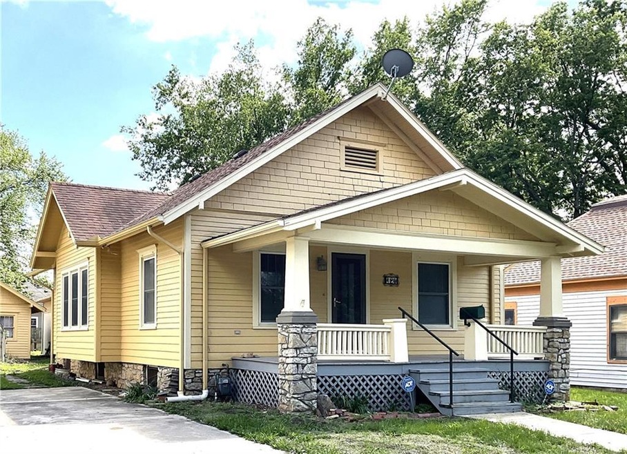 120 W 1st Ave, KS 66032