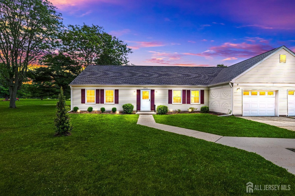 628A Windsor Way unit A, Monroe Township, NJ 08831 - photo 1