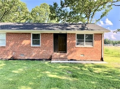 1517 Rogers Cir, Manchester, TN 37355 - photo 1