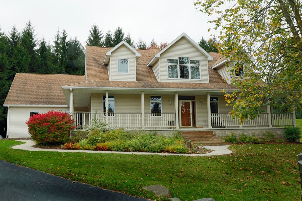 4055 Bavarian Ln, West Bend, WI 53090 - photo 1