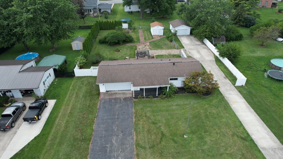 501 S Wagner Ave, Wapakoneta, OH 45895 - photo 1