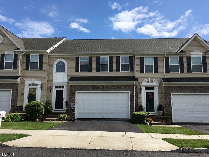 10 Washington Square Cir, Washington, NJ 07882 - photo 1