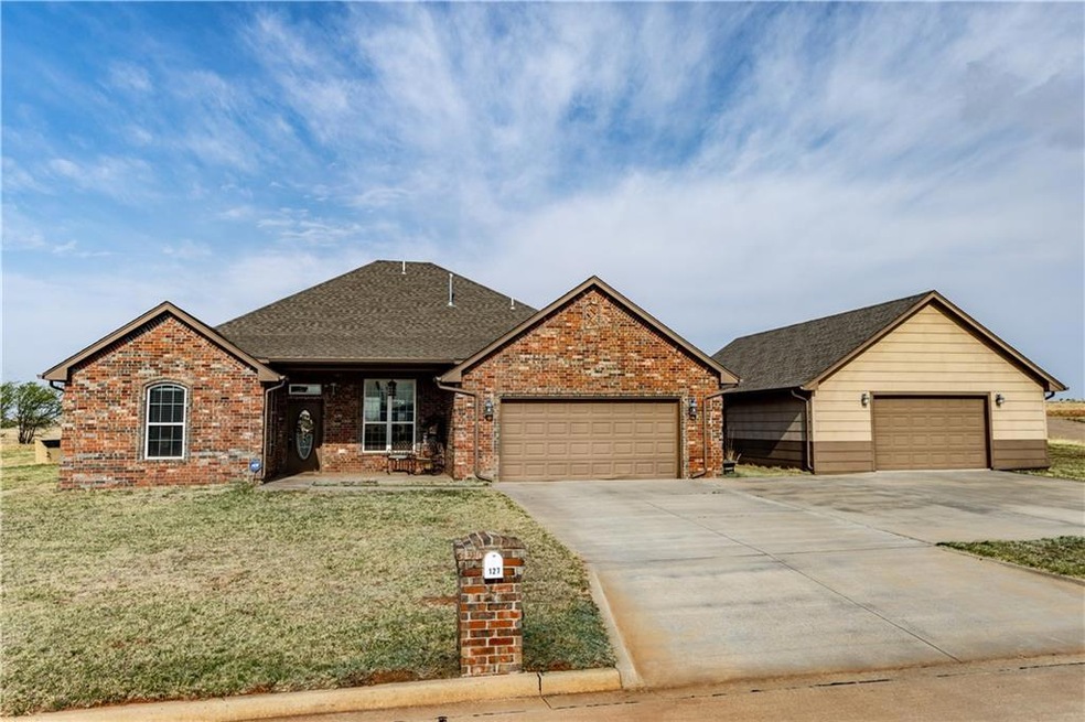 127 Gambel Ln, Elk City, OK 73644 - photo 1