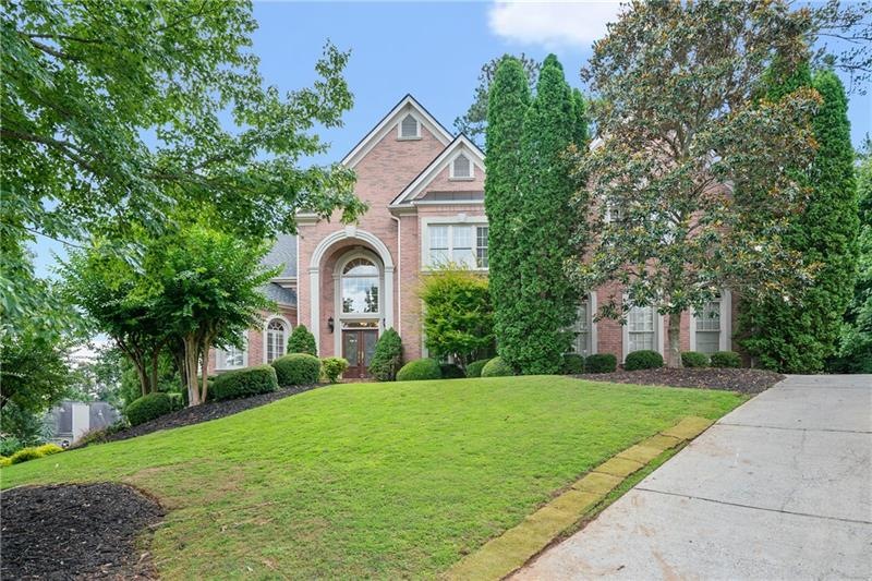 245 Woodscape Ct - Welcome Home!
