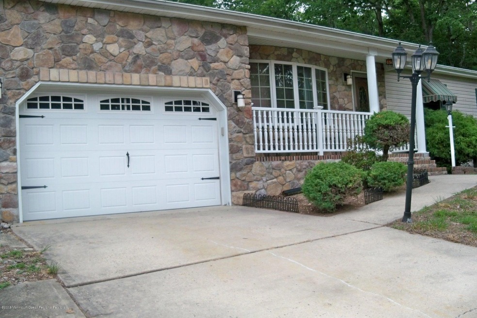 1004 CENTER ST 012