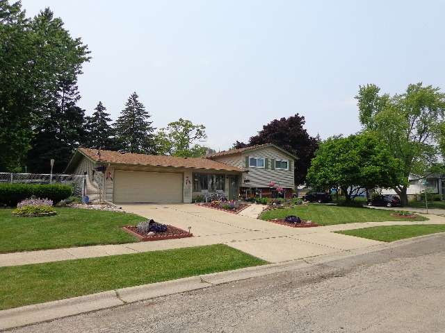 3510 Stonegate Rd, Waukegan, IL 60087 - photo 1