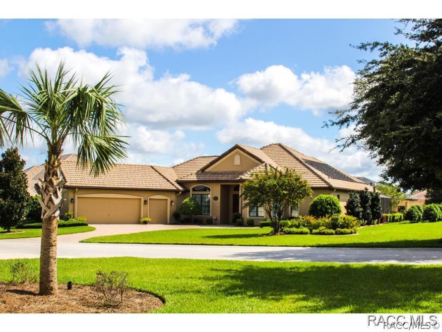 Gorgeous Curb Appeal!
