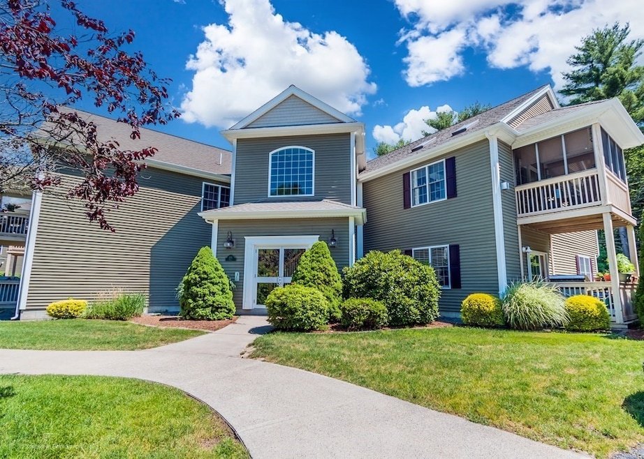 215 Longmeadow Rd unit 602, Taunton, MA 02780 - photo 1