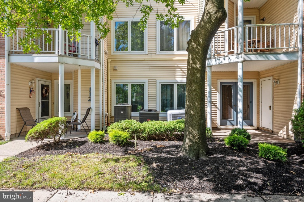112 Pamela Ct unit 603, Levittown, PA 19057 - photo 1