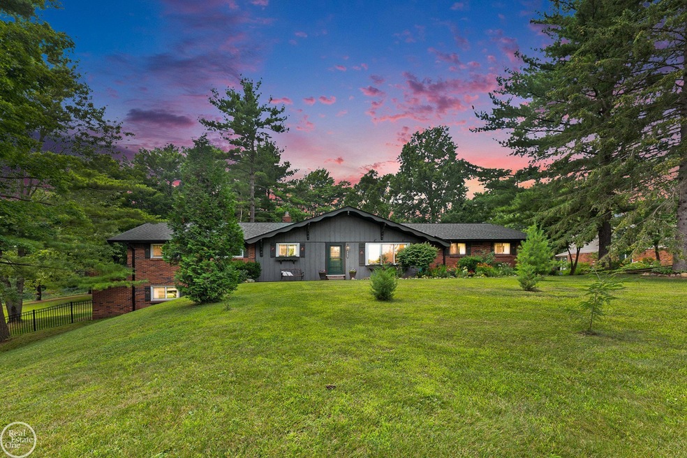 Absolutely Stunning Property in Washington Twp!