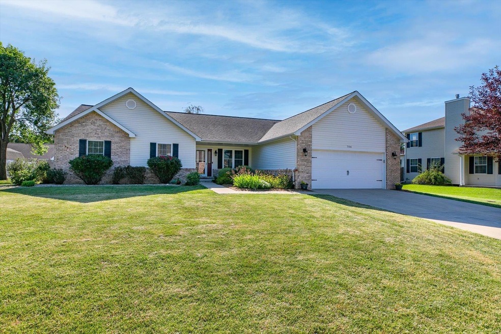 706 Mary Ann Ct, Freeburg, IL 62243 - photo 1