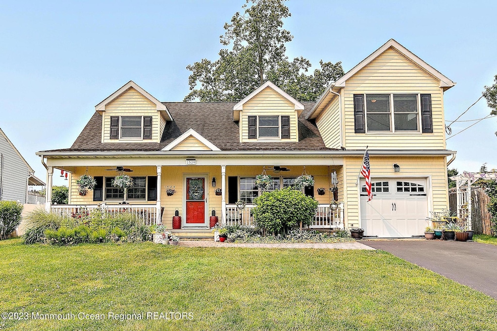Gorgeous Expanded Cape on Quiet Street!