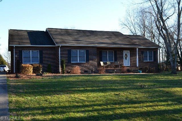 273 Jenwill Dr, Purlear, NC 28665 - photo 1