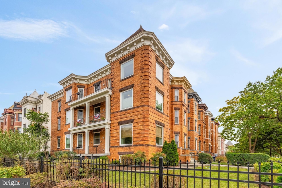 1249 Kenyon St NW unit 4, Washington, DC 20010 - photo 1