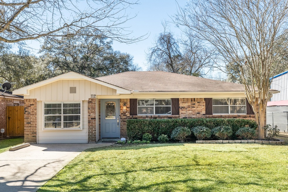 112 S Shirley St, Alvin, TX 77511 - photo 1