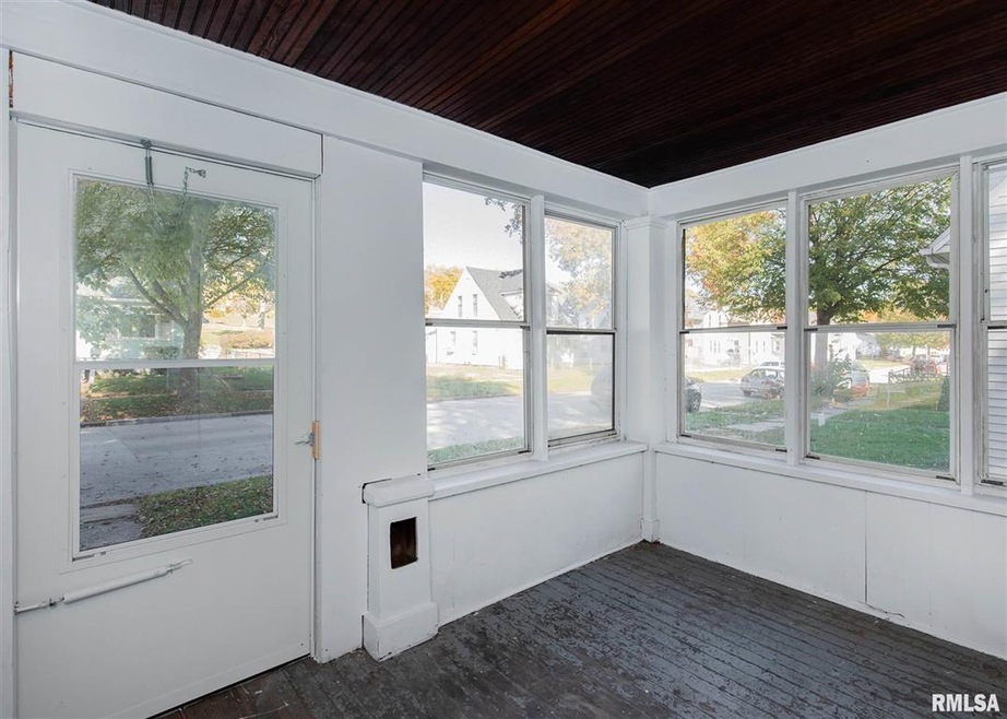 1851 W 8th St, Davenport, IA 52802 - photo 1