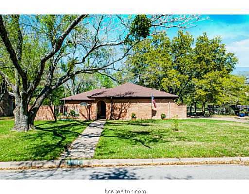 1811 Hondo Dr, College Station, TX 77840 - photo 1
