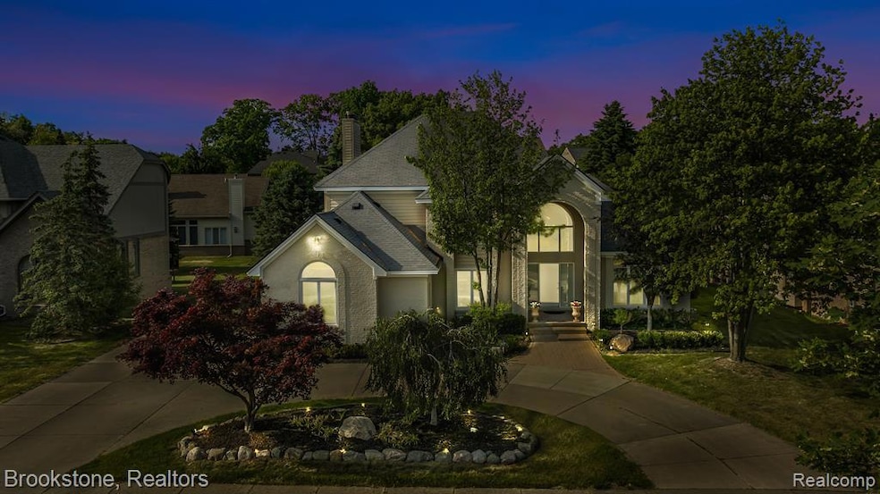 6819 Torybrooke Cir, West Bloomfield, MI 48323 - photo 1