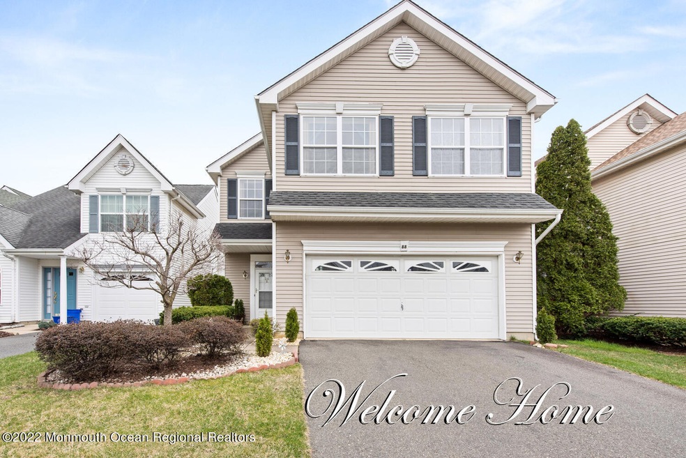 88 Glen Oaks Ct Old Bridge NJ-large-001-