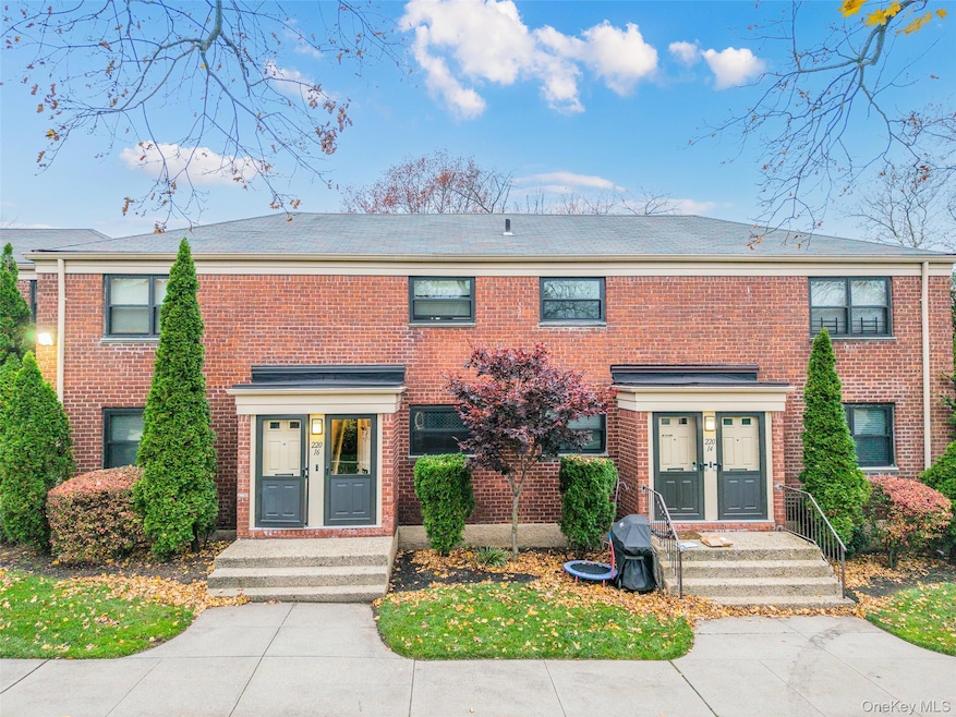 220-16 73 Ave unit 13A2, Bayside, NY 11364 - photo 1