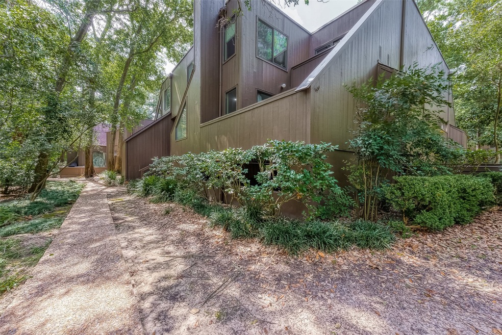 260 Litchfield Ln unit 115, Houston, TX 77024 - photo 1