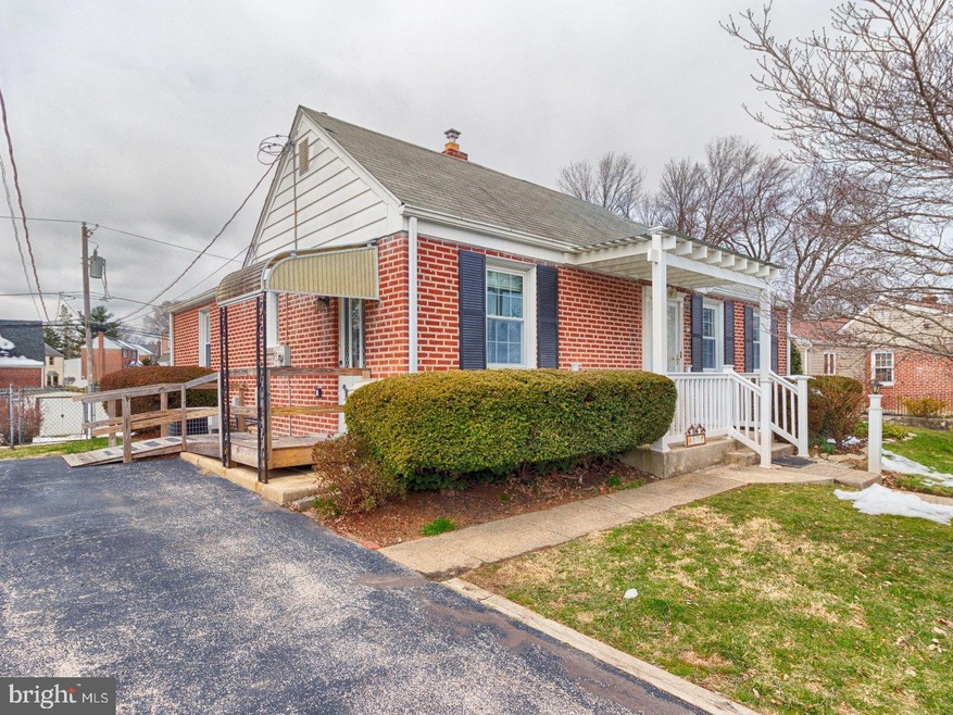 17 Franklin Getz Dr, Broomall, PA 19008 - photo 1