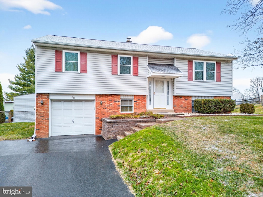 28 Cochise Ln, Royersford, PA 19468 - photo 1