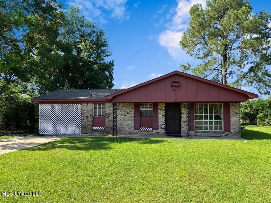 208 Cedar Dr