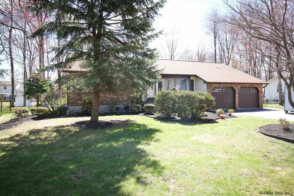 724 Hampshire Seat, Schenectady, NY 12309 - photo 1