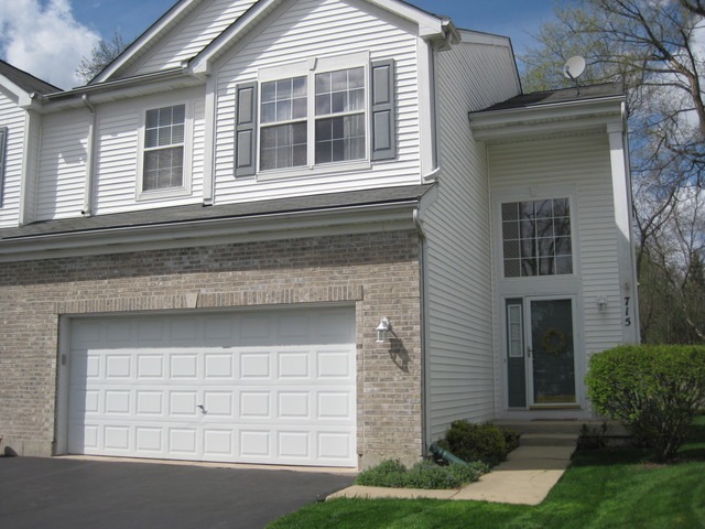 715 Red Oak Ct unit 715, Naperville, IL 60563 - photo 1
