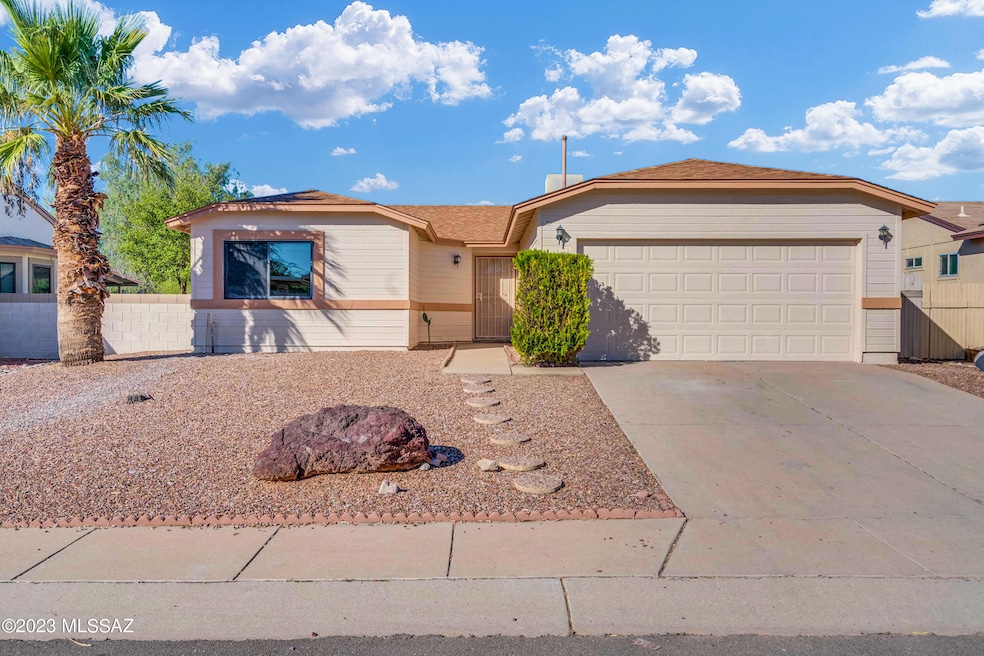 5841 N Moonbrook Rd, Tucson, AZ 85741 - photo 1