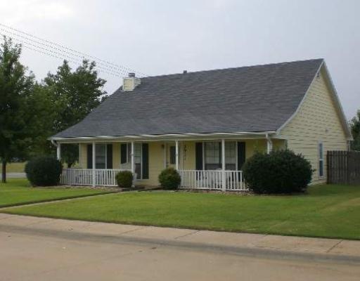 3911 W Locust St, Rogers, AR 72756 - photo 1